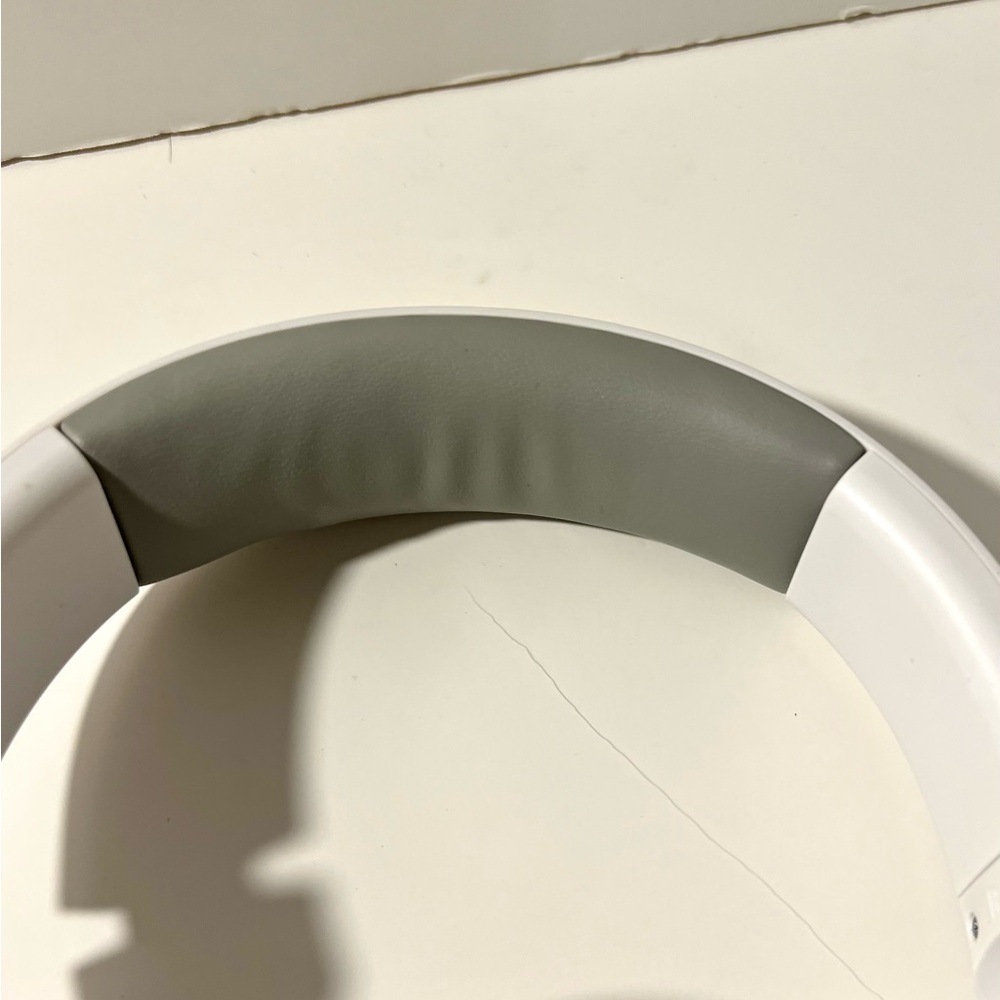 Razer White and Gray Over-Ear Headphones - Picture 8 of 8